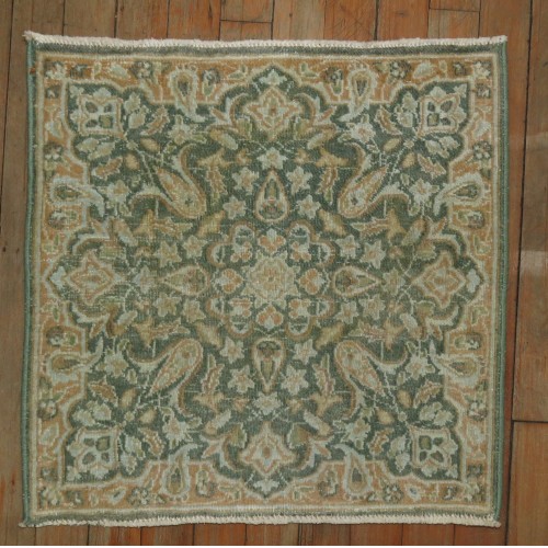 Green Square Kashan Rug, 1'9'' x 1'9'' No. 31379