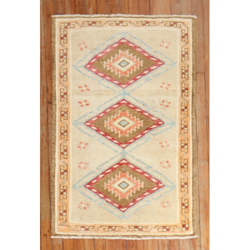 Geometric Scatter Turkish Rug No. r5599